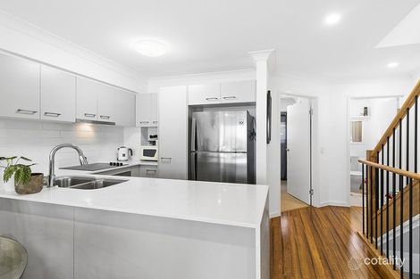 Property photo of 2/17 Pickwick Street Cannon Hill QLD 4170