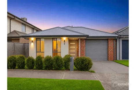 5 Goldington St, Mickleham, VIC 3064