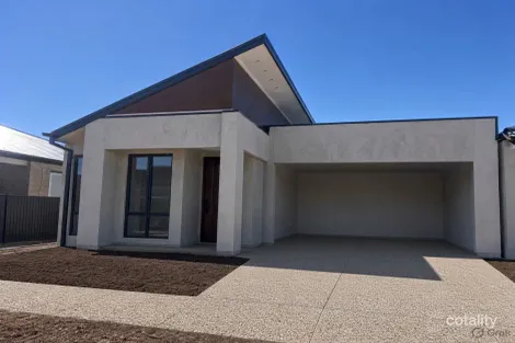 24 GUNZEL ST, THORNHILL PARK, VIC 3335