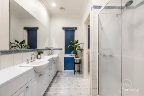 Property photo of 16 Cameron Court Eltham VIC 3095
