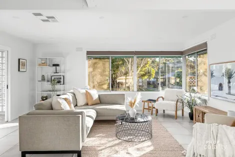 Property photo of 2 Aminya Crescent Yallambie VIC 3085