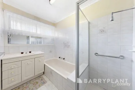 Property photo of 16 Mulhall Drive St Albans VIC 3021