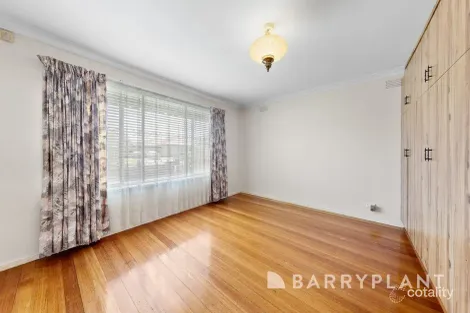 Property photo of 16 Mulhall Drive St Albans VIC 3021