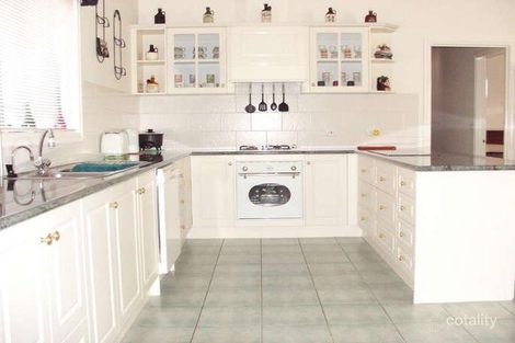 Property photo of 11 Spring Circuit Pakenham VIC 3810