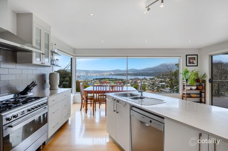 Property photo of 17 Karoola Road Lindisfarne TAS 7015