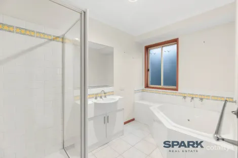 Property photo of 39 Banchory Avenue Hillside VIC 3037