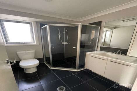 Property photo of 17 Sovereign Circuit Glenfield NSW 2167