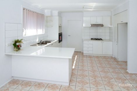 Property photo of 26 Farnham Crescent Mill Park VIC 3082