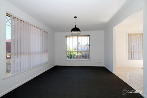 Property photo of 26 Farnham Crescent Mill Park VIC 3082