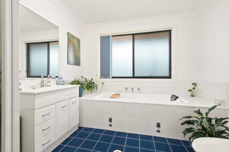 Property photo of 2/8 Yulara Drive Albion Park NSW 2527