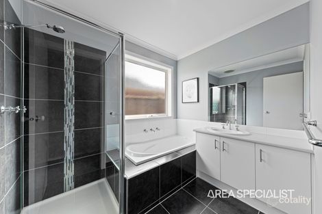 Property photo of 17 Clarendon Street Pakenham VIC 3810
