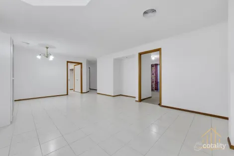 Property photo of 18 Breamlea Way Cranbourne West VIC 3977