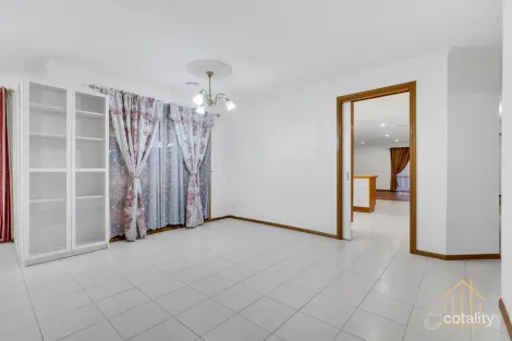 Property photo of 18 Breamlea Way Cranbourne West VIC 3977