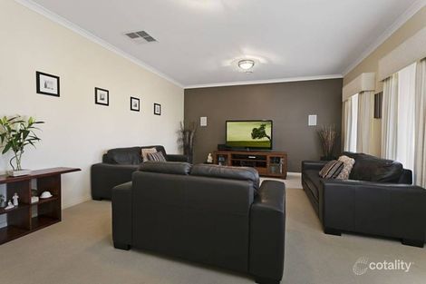 Property photo of 18 Duncraig Grove Sunbury VIC 3429