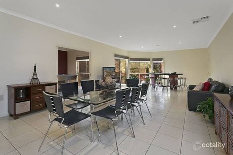 Property photo of 18 Duncraig Grove Sunbury VIC 3429