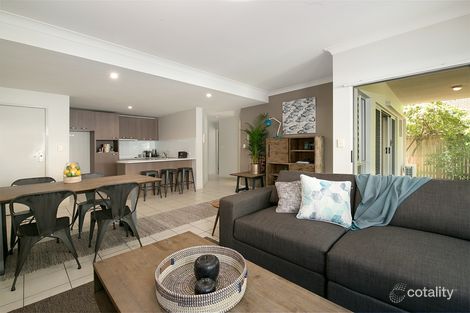 Property photo of 2/45 Railway Avenue Indooroopilly QLD 4068
