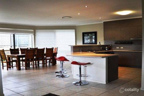 207 Crestwood Dr, Molendinar, QLD 4214