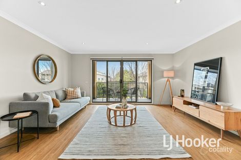 Property photo of 10/13 Harlesden Circuit Pakenham VIC 3810