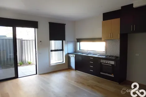 Property photo of 8 Long Street Reservoir VIC 3073
