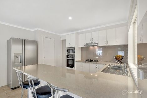 Property photo of 28 Crossdale Green Craigieburn VIC 3064