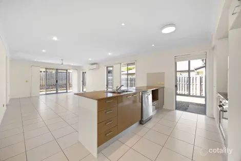 Property photo of 48 Cornforth Crescent Kirkwood QLD 4680