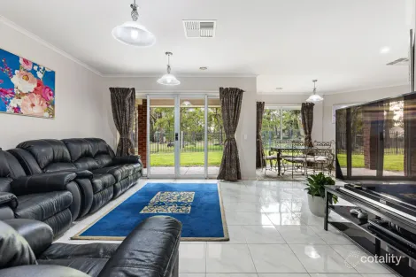 Property photo of 3 Platform Close Mount Clear VIC 3350