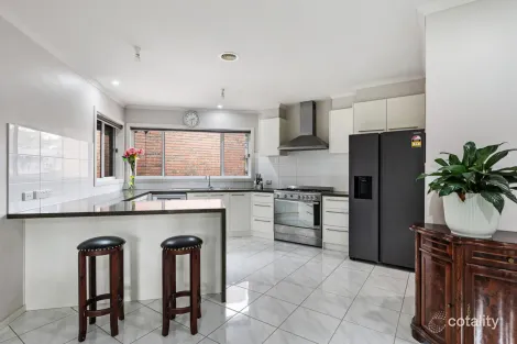Property photo of 3 Platform Close Mount Clear VIC 3350