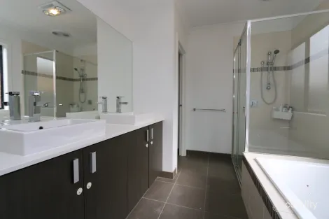 Property photo of 41 Cloverdale Road Tarneit VIC 3029