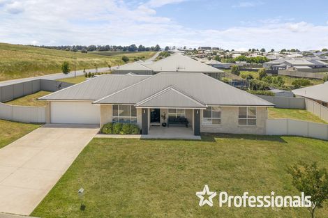 Property photo of 1 She Oak Close Kelso NSW 2795