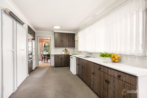 15 Lochview Ave, Farmborough Heights, NSW 2526