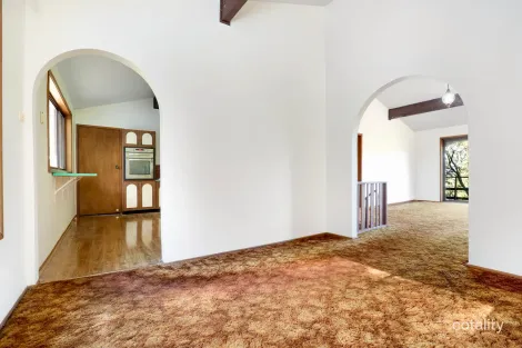 Property photo of 4 Jacaranda Avenue Figtree NSW 2525