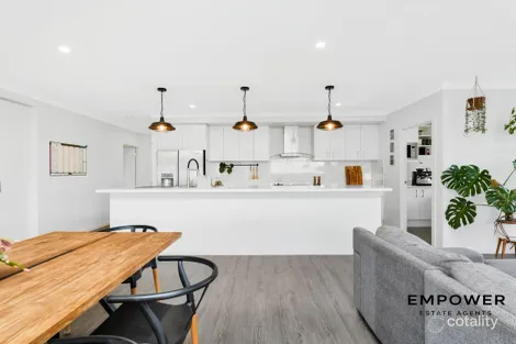Property photo of 50 Glenroy Drive Claymore NSW 2559
