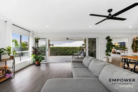 Property photo of 50 Glenroy Drive Claymore NSW 2559