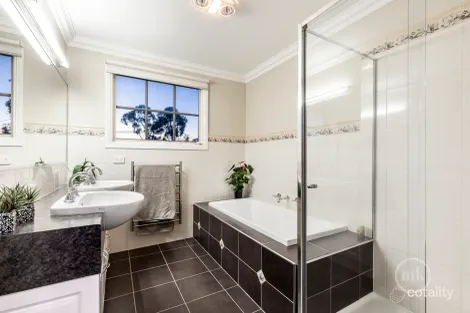 Property photo of 52 Oronsay Crescent Diamond Creek VIC 3089