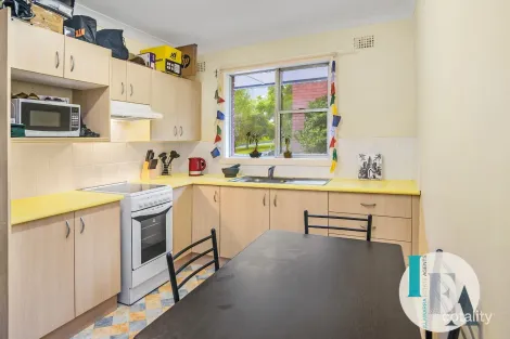 Property photo of 2/2 Robwald Avenue Coniston NSW 2500