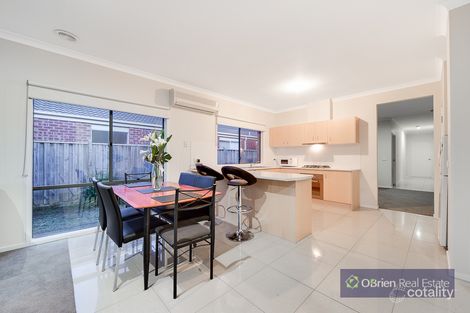 Property photo of 32 Bluemist Circuit Lyndhurst VIC 3975