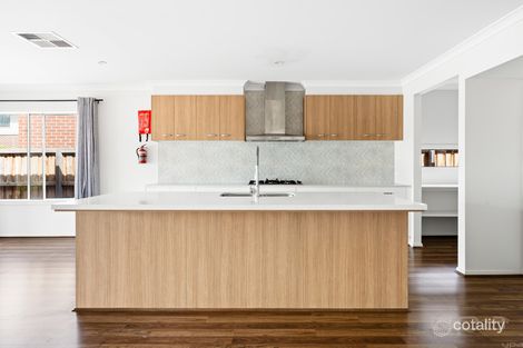 Property photo of 18 Magellan Crescent Werribee VIC 3030