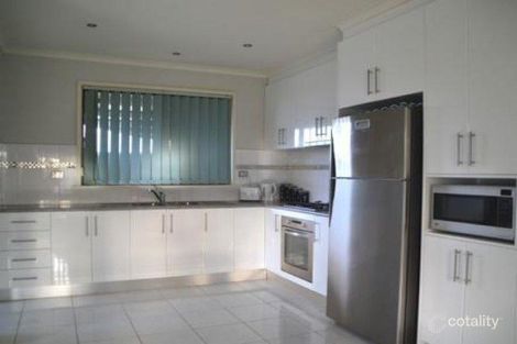 Property photo of 11 Widnes Court Deer Park VIC 3023