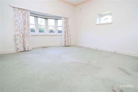 Property photo of 30 Rockbeare Grove Ivanhoe VIC 3079