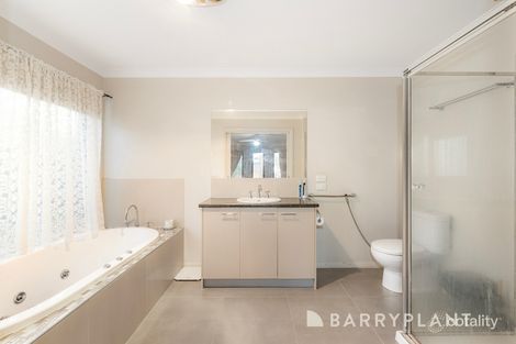 Property photo of 27 Amaryllis Parade Tarneit VIC 3029
