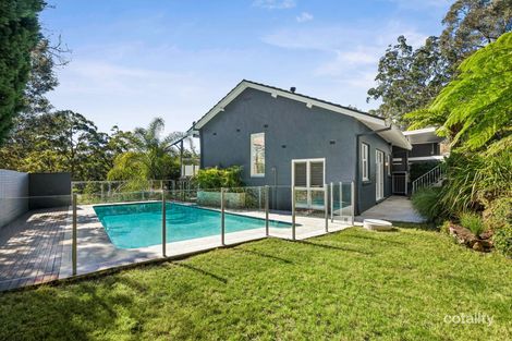 17 Rembrandt Dr, Middle Cove, NSW 2068