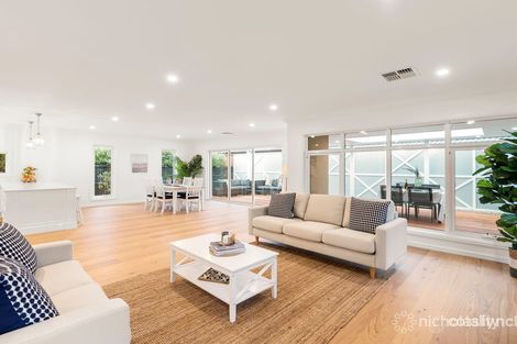 Property photo of 18 Mount Eliza Way Mount Eliza VIC 3930