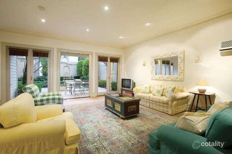 Property photo of 7 Fairbairn Road Toorak VIC 3142