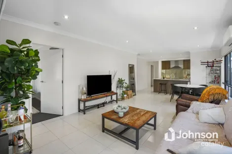 Property photo of 121 Fairbourne Terrace Pimpama QLD 4209