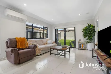 Property photo of 121 Fairbourne Terrace Pimpama QLD 4209