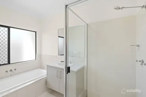 Property photo of 10 Chandos Brace Smithfield QLD 4878