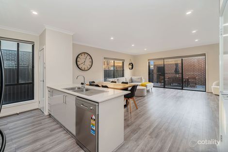 Property photo of 38 Attain Walk Roxburgh Park VIC 3064