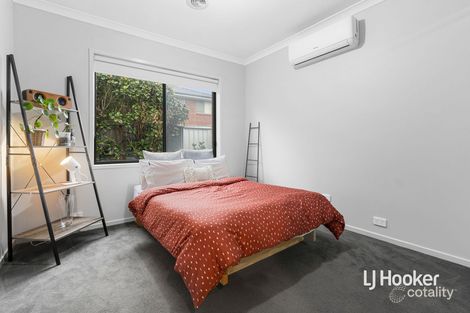 Property photo of 19 Geraldton Road Point Cook VIC 3030
