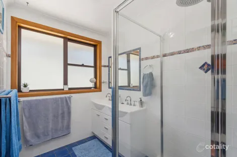 Property photo of 4 Penrose Drive Avondale NSW 2530