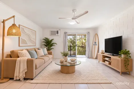 5/2 Coral Dr, Blacks Beach, QLD 4740